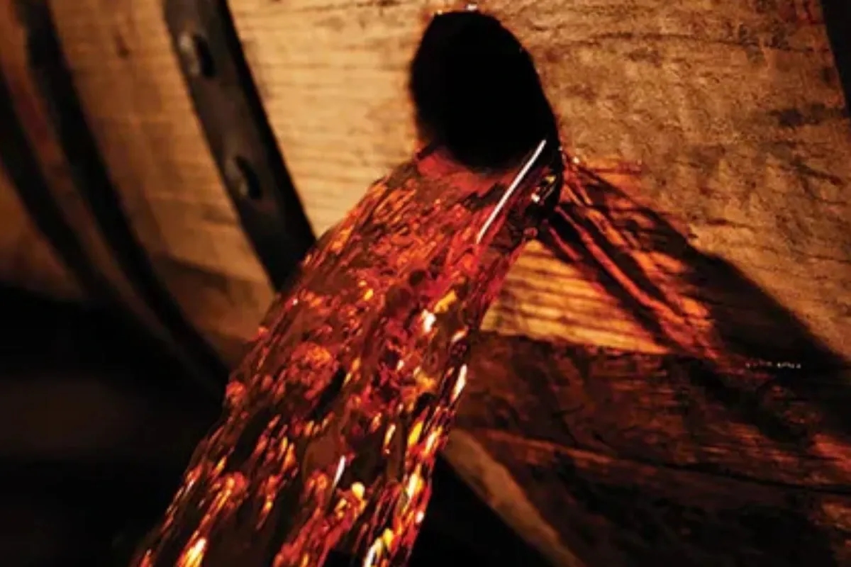 Whiskey Vs Bourbon: What’s The Difference And Which Should You Choose?