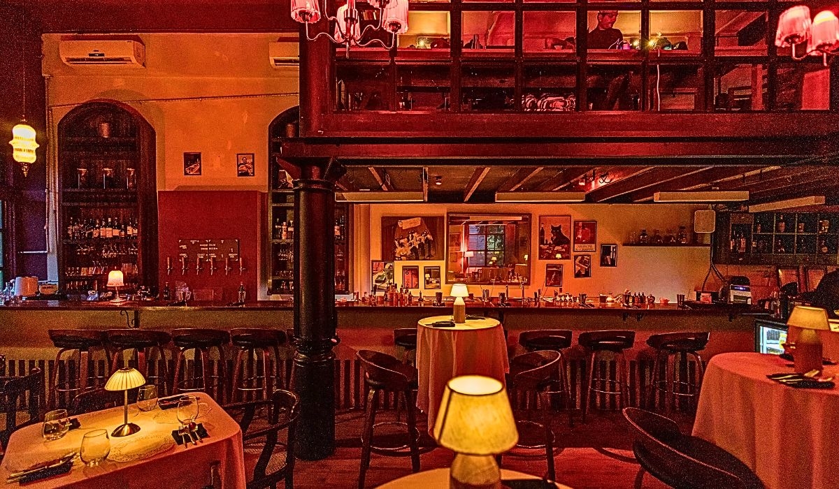 India’s First Traveling Bar Is In Mumbai Till October! Take A Peek Inside