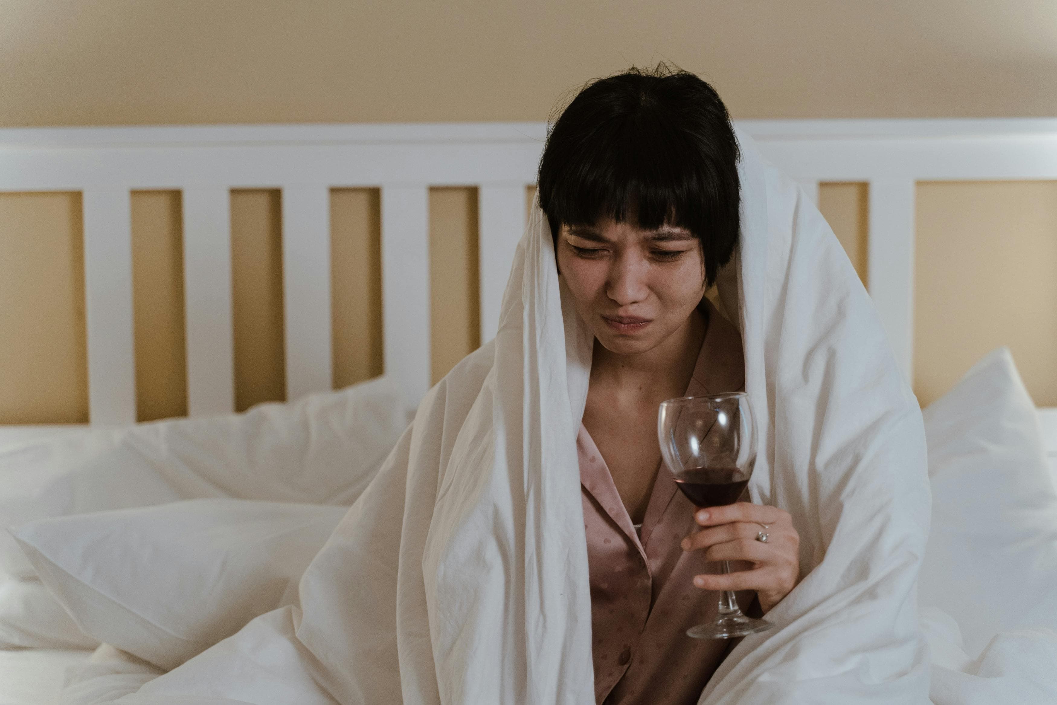 5 Hidden Reasons Some People Never Get Hangovers (Science Explains)