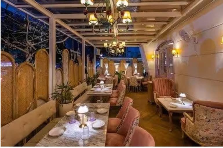 bars in juhu