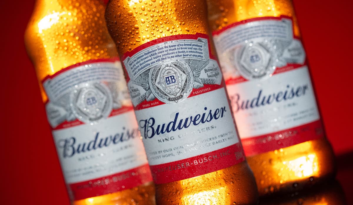 Budweiser Beer: Complete Guide, Prices, Variants & Reviews (2026)